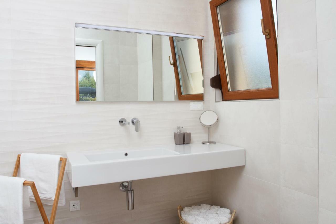 Luxury Poolside Villa Slatine Luaran gambar